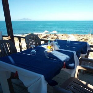 Restaurant Les Grottesمطعم المغاور