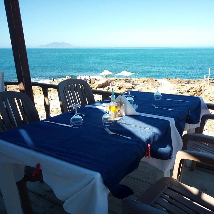 Restaurant Les Grottesمطعم المغاور